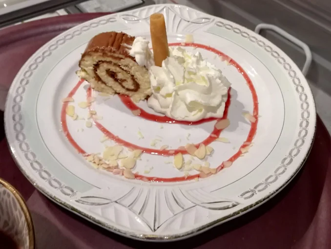 Roulé framboise chantilly amandes